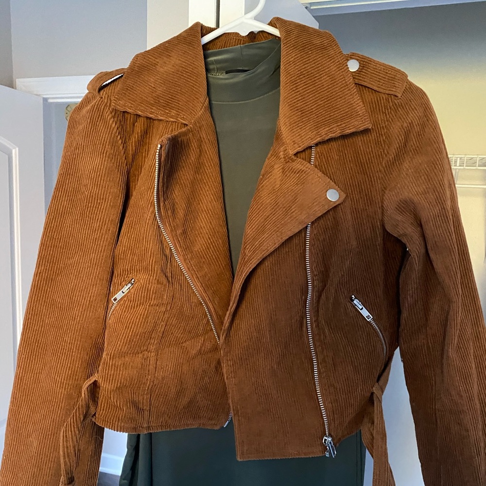 ADORABLE cropped corduroy jacket